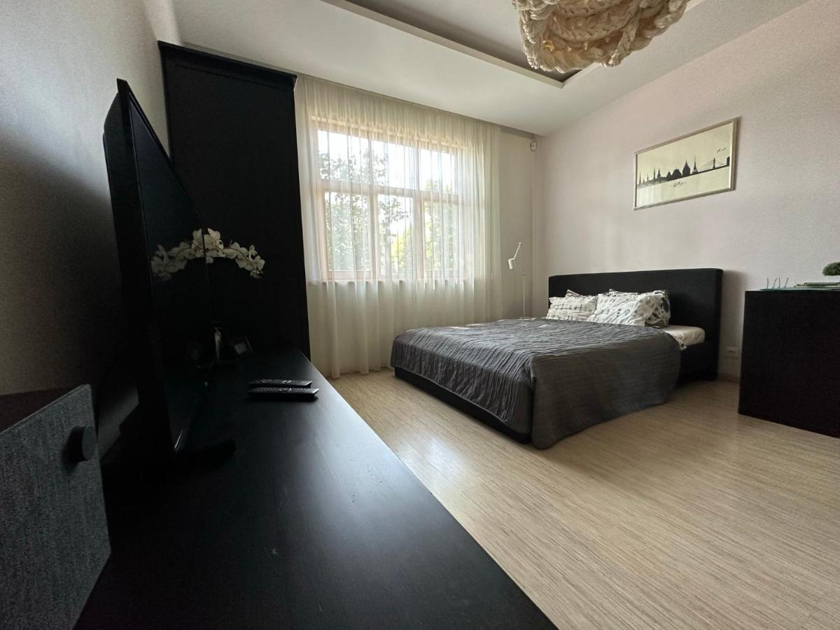 Studio Apartment In Private House Riga Exterior photo